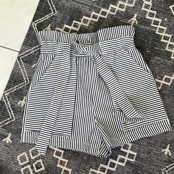 Zara Tie Waist Pinstripe Paperbag Shorts Charcoal White - Picture 2 of 6